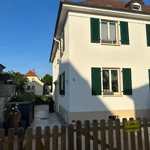Ferienhaus Altes Stadthaus Mit Garten Und Gewoelbekeller, Stuttgart